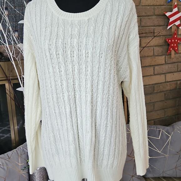 Cable Knit Crew Neck Sweater With Pearls - Picture 2 of 8